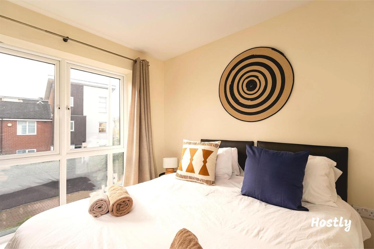 Puffin Way - Comfortable, Spacious House With Parking Ридинг Экстерьер фото