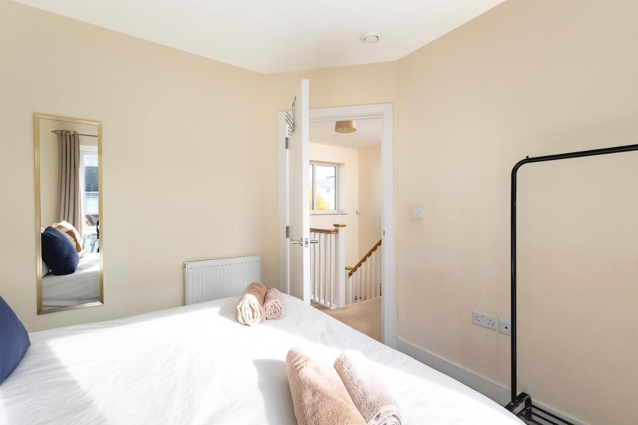 Puffin Way - Comfortable, Spacious House With Parking Ридинг Экстерьер фото