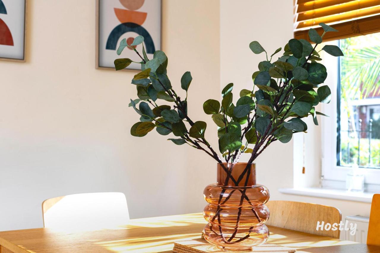 Puffin Way - Comfortable, Spacious House With Parking Ридинг Экстерьер фото