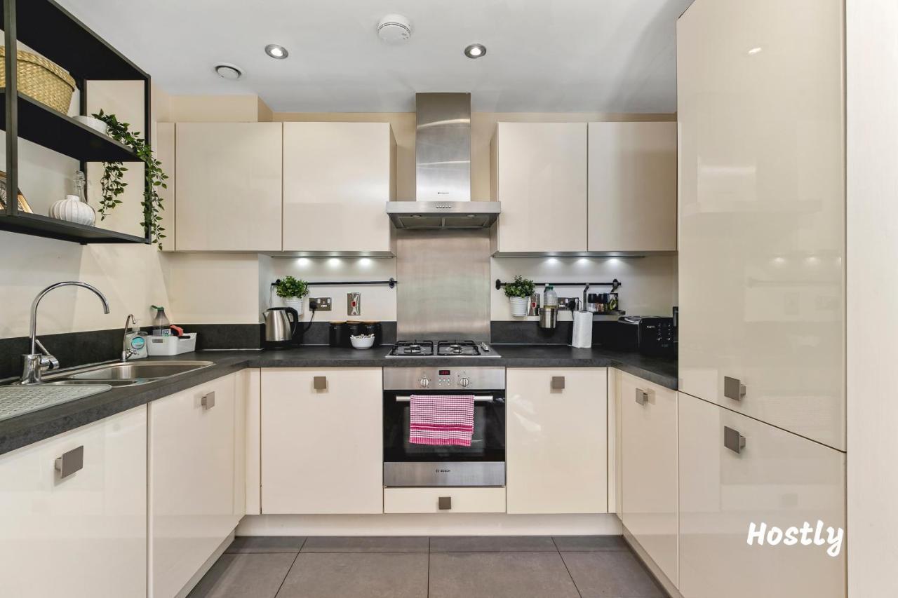 Puffin Way - Comfortable, Spacious House With Parking Ридинг Экстерьер фото
