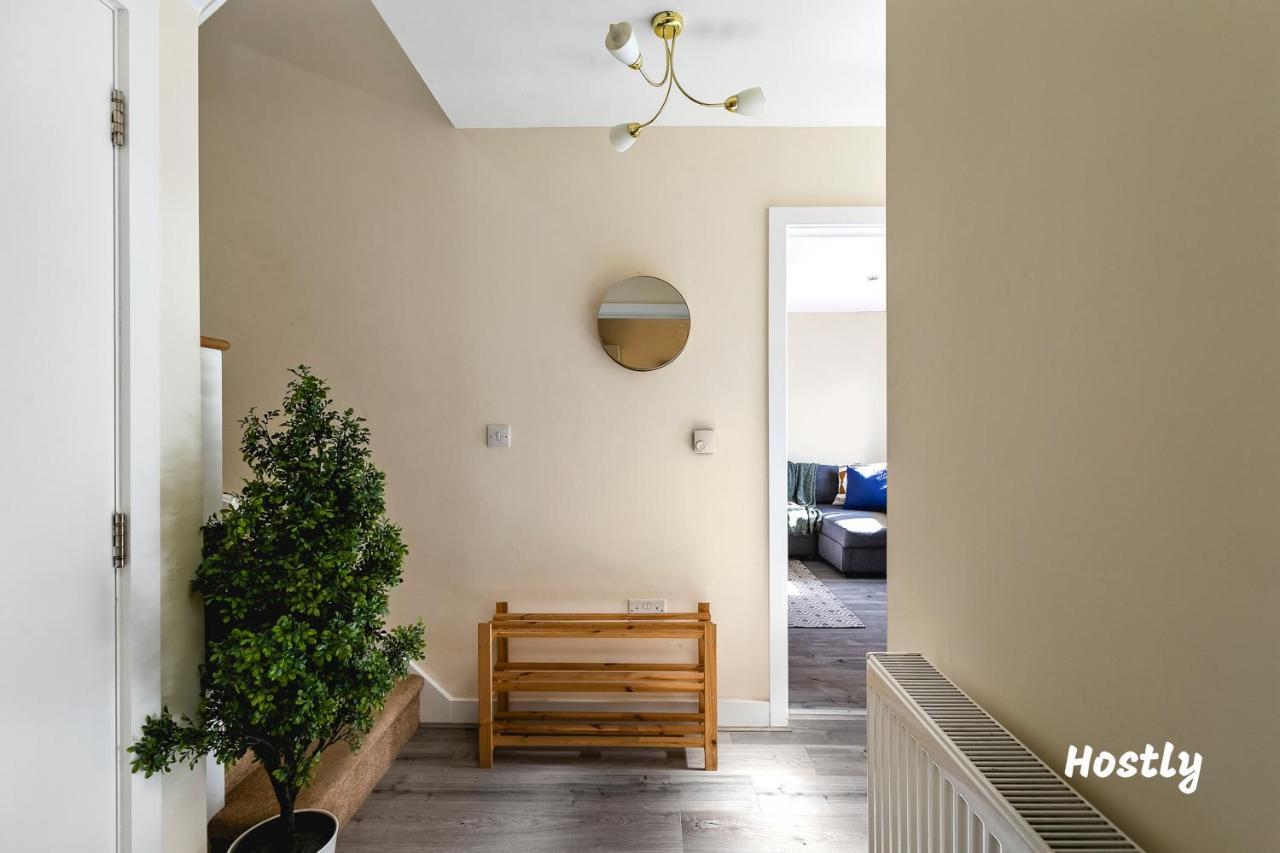 Puffin Way - Comfortable, Spacious House With Parking Ридинг Экстерьер фото