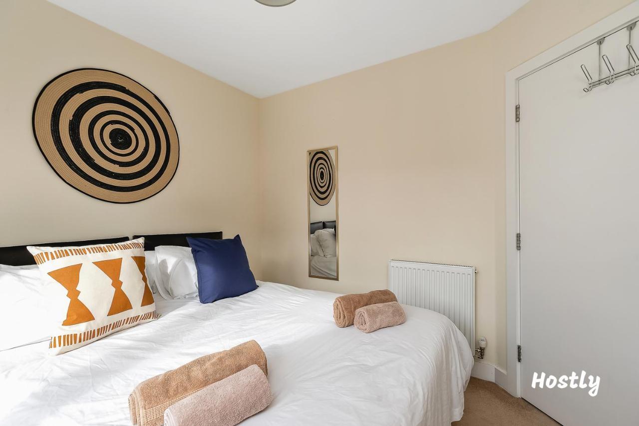 Puffin Way - Comfortable, Spacious House With Parking Ридинг Экстерьер фото