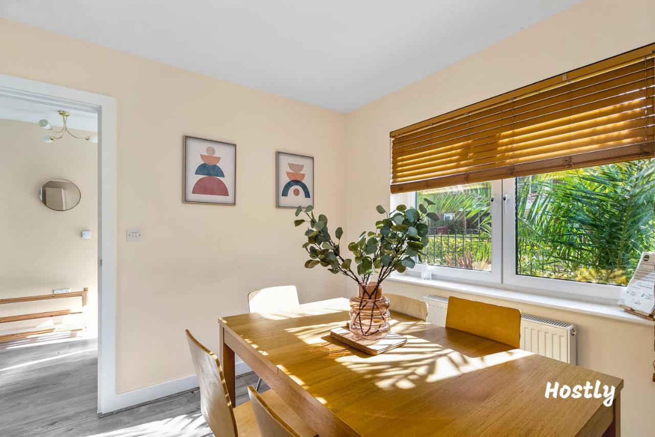 Puffin Way - Comfortable, Spacious House With Parking Ридинг Экстерьер фото