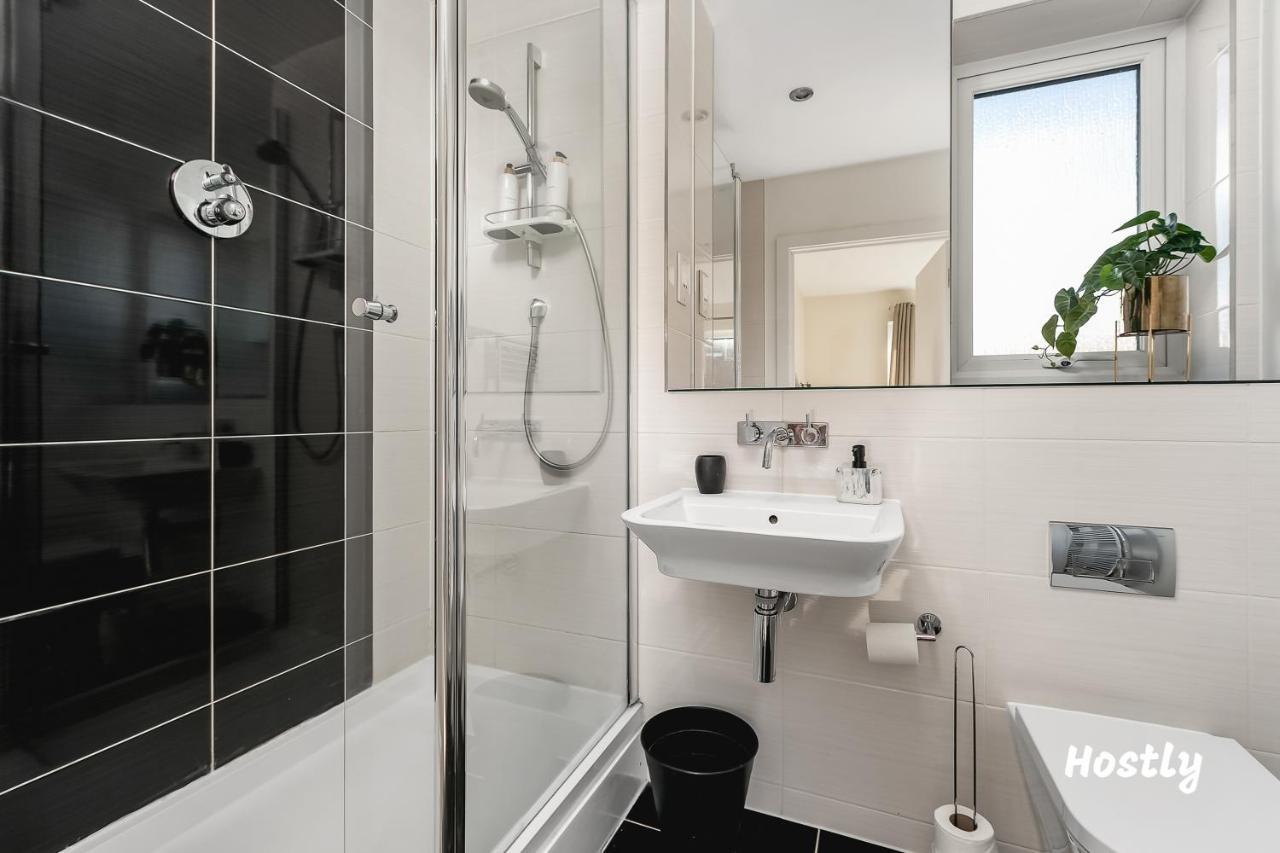 Puffin Way - Comfortable, Spacious House With Parking Ридинг Экстерьер фото