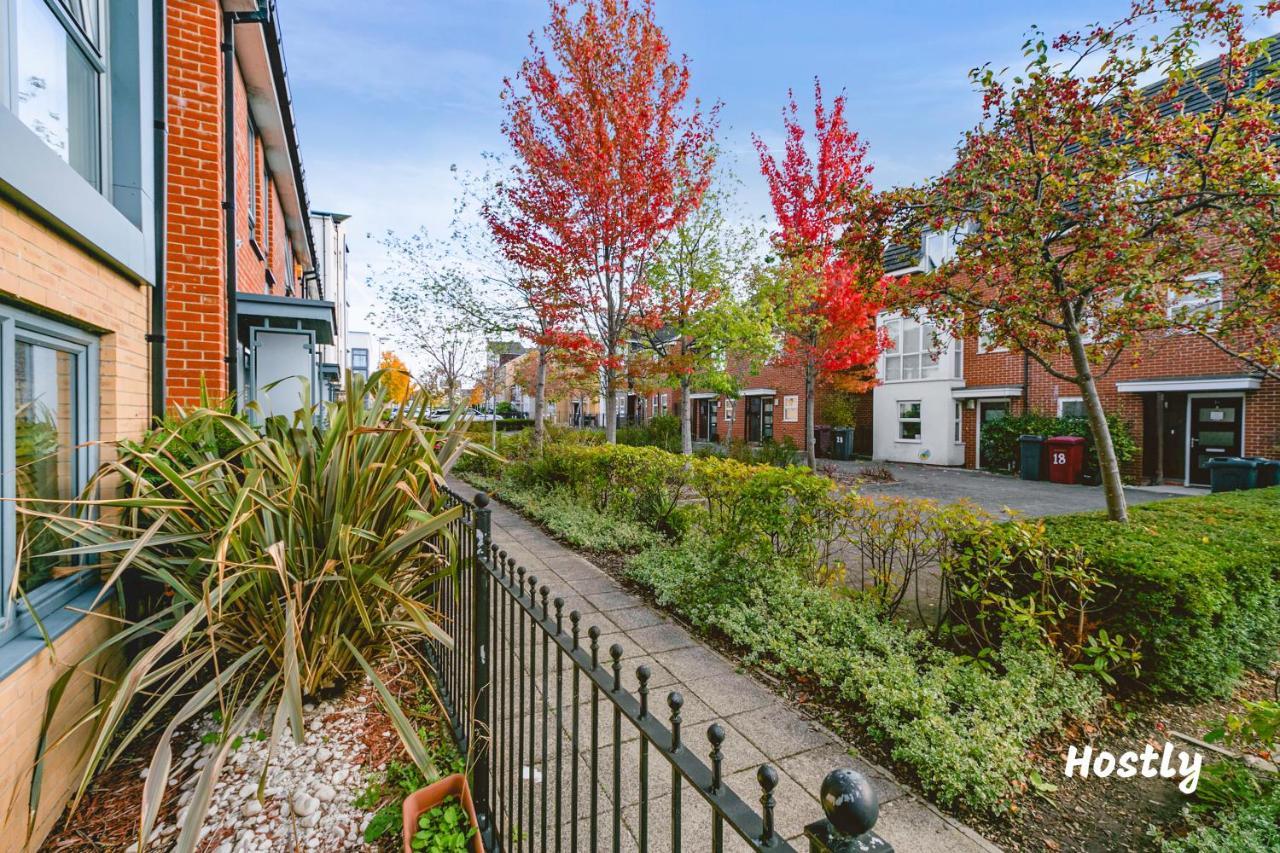 Puffin Way - Comfortable, Spacious House With Parking Ридинг Экстерьер фото